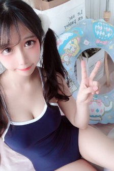 着牛仔裤的钟馗